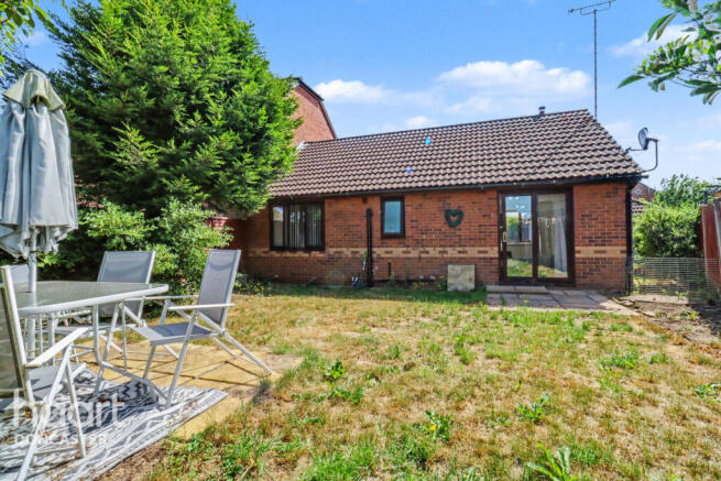 2 bed Semi-Detached Bungalow for sale Image 4