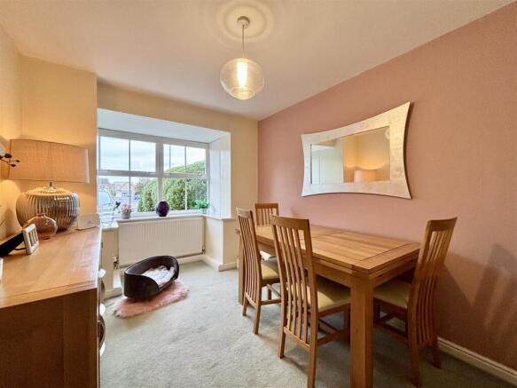 4 bed Detached for sale Image 9