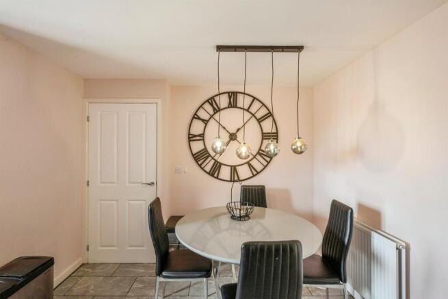 3 bed Semi-Detached for sale Image 9