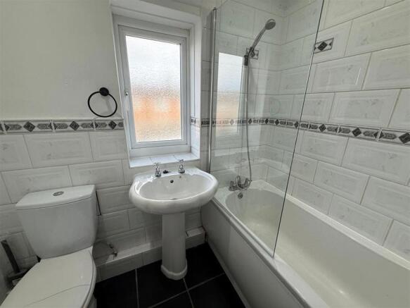 2 bed Semi-Detached to rent Image 6