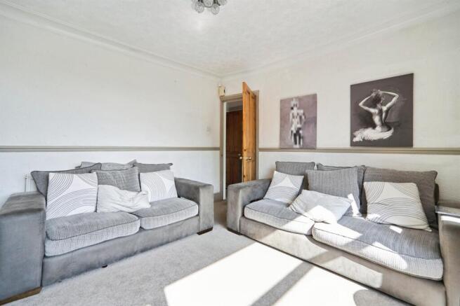 3 bed Semi-Detached for sale Image 4