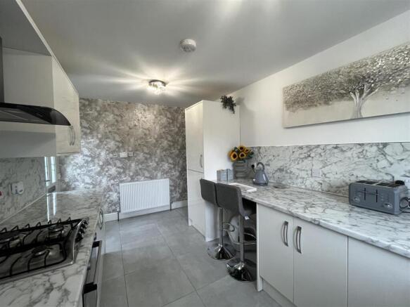 2 bed Semi-Detached Bungalow for sale Image 6