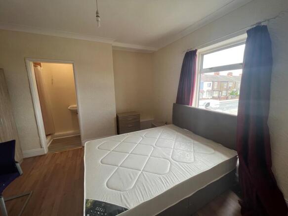 dOUBLE BEDROOM 1