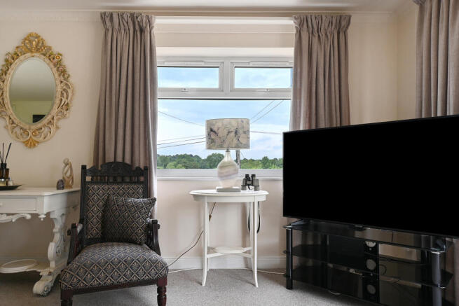 5 bed Detached for sale Image 10