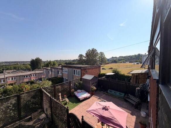 3 bed House to rent Image 12