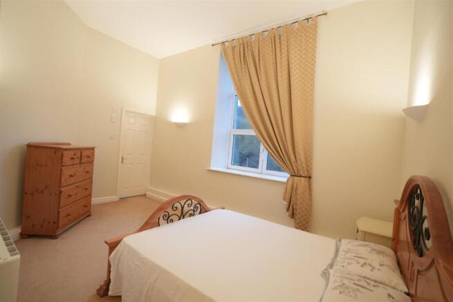 2 bed Apartment to rent Image 12