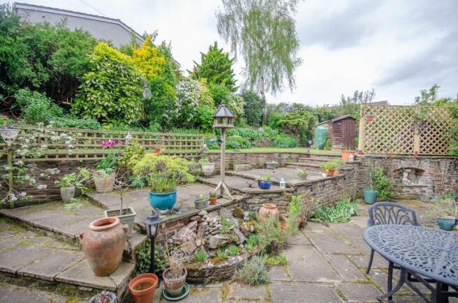 Rear garden pic 2.jpg