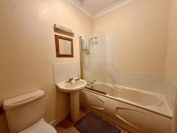 1 bed Ground Flat for sale Image 6