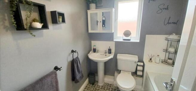 FAMILY BATHROOM