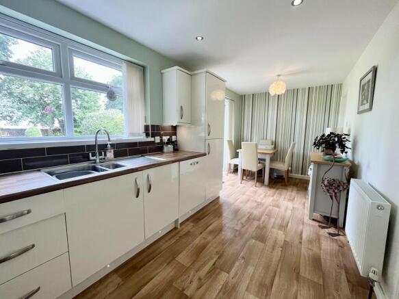 Kitchen/Dining Ar...
