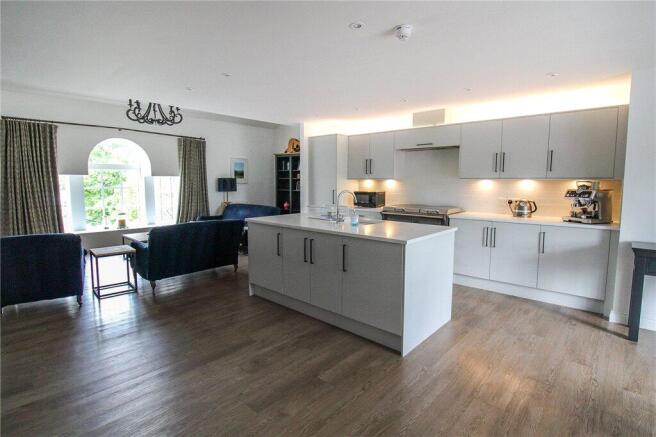 2 bed Apartment for sale Image 4