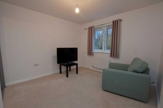 11 Bedroom 3 (2)