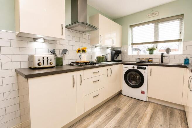 3 bed Semi-Detached for sale Image 8