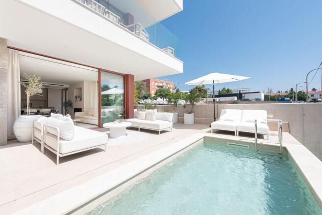 Pool and Exterior (1