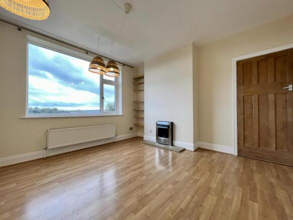 3 bed Semi-Detached to rent Image 5