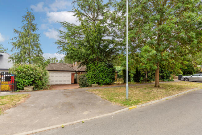 74 Bracken Drive, Chigwell, Essex, IG7 5RD