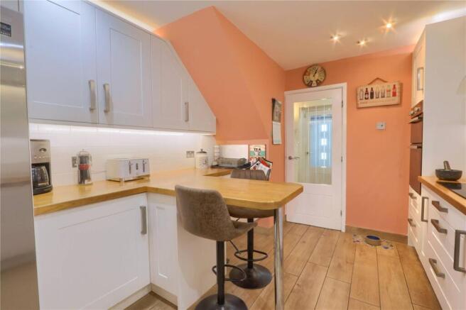 4 bed Semi-Detached for sale Image 8