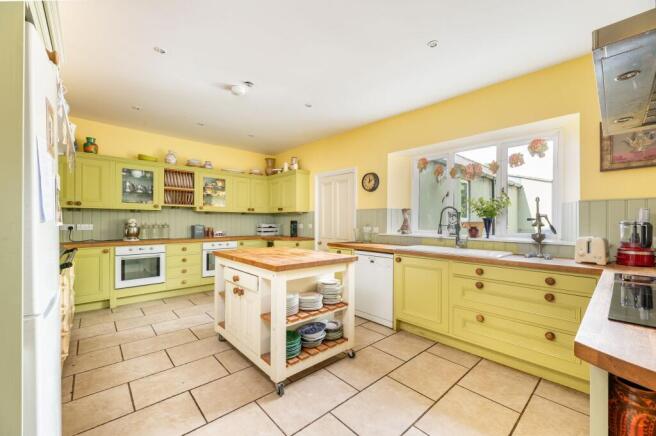 4 bed Detached for sale Image 12