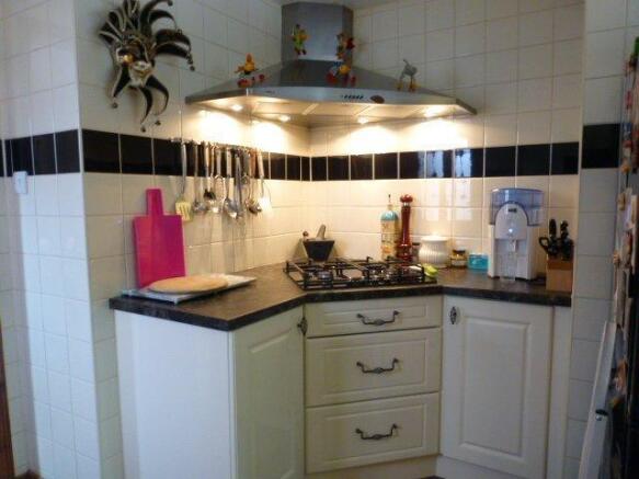 KITCHEN SECOND VIEW
