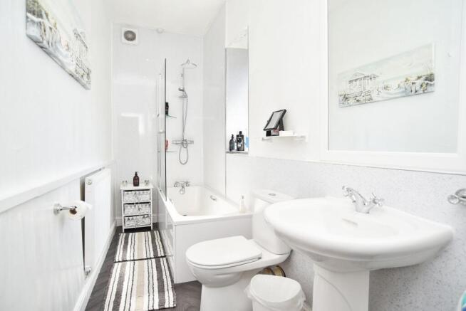 3 bed House for sale Image 11