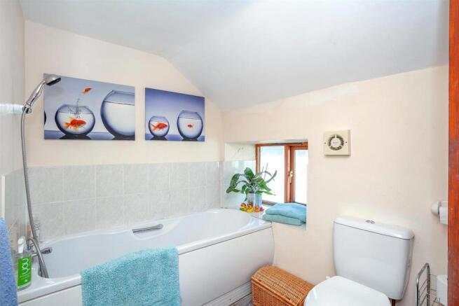 Bathroom 1.jpg
