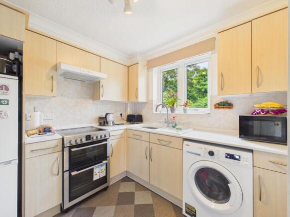 2 bed Apartment for sale Image 6