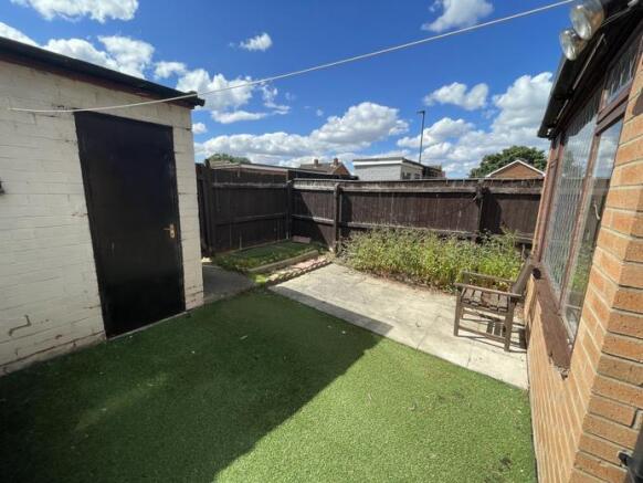 3 bed Terraced to rent Image 12
