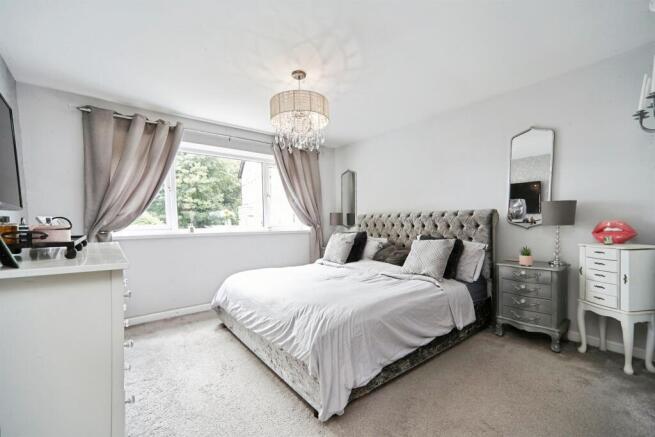 4 bed Detached for sale Image 12