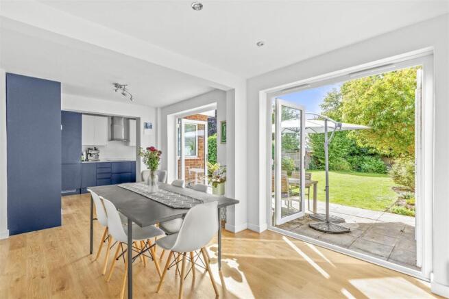 22 The Pastures, HP13 5LZ-2.jpg