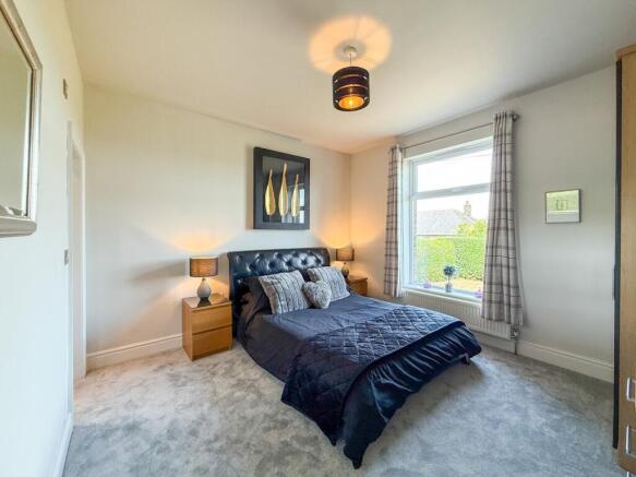 5 bed Detached for sale Image 10
