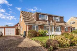 37, Oaklands Way, Fareham PO14 4LF