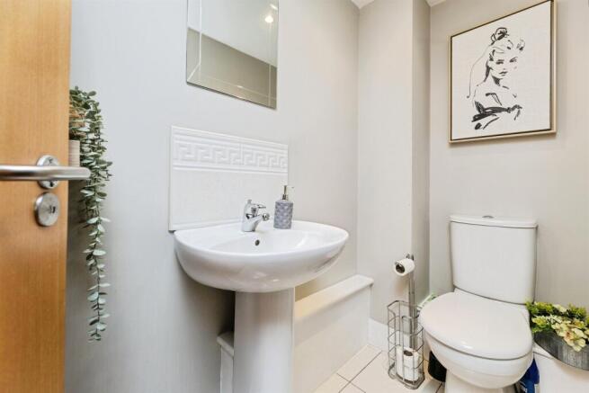 2 bed Apartment for sale Image 7