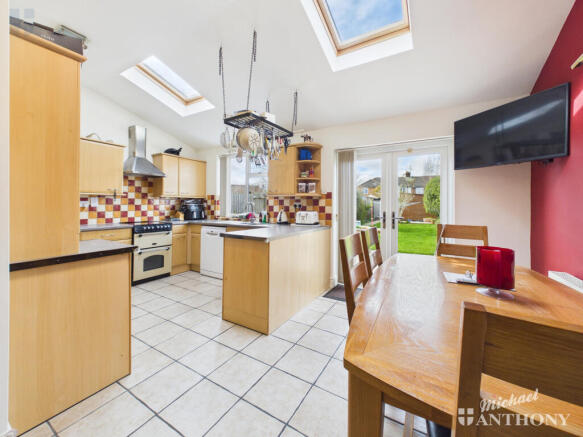 CAM03852G0-PR0587-STILL008