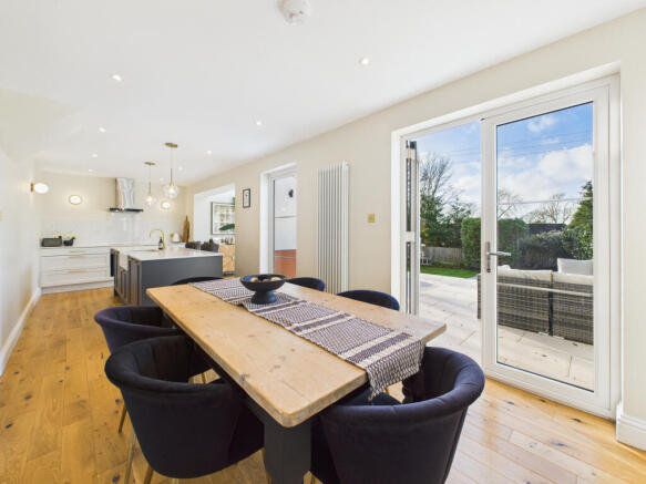 CAM05627G0-PR0027-STILL009