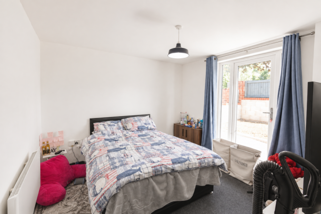2 bed Apartment to rent Image 12