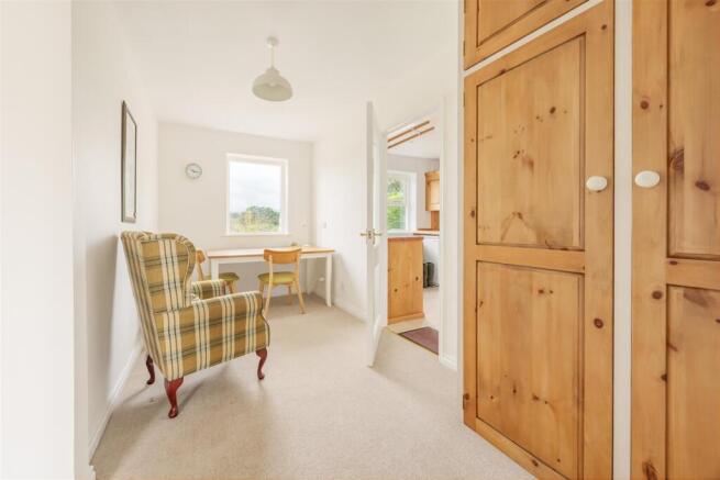 4 bed Bungalow for sale Image 11