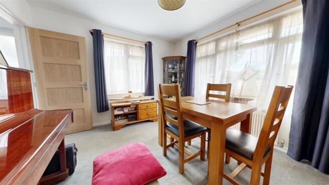 DINING ROOM.jpg