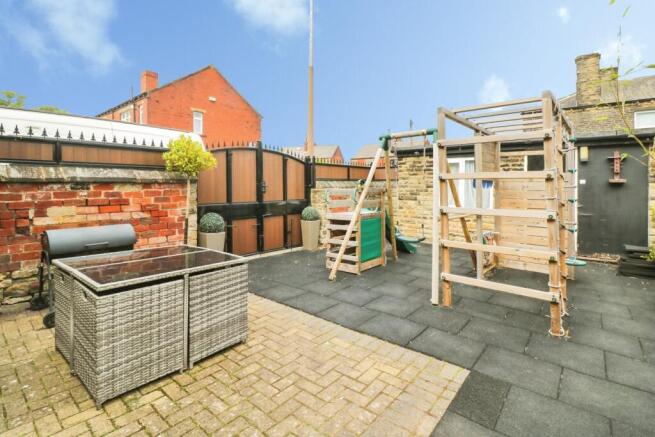 6 bed Semi-Detached for sale Image 5