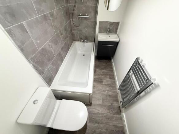 2 bed Flat to rent Image 11