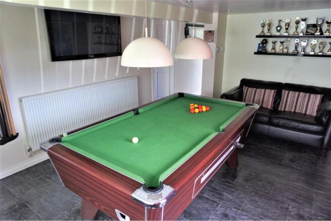 Lounge/Family/Games