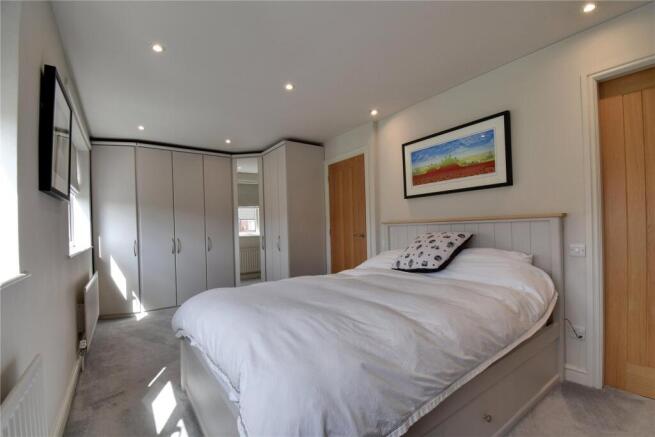 4 bed Detached for sale Image 7