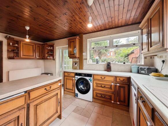 4 bed Semi-Detached for sale Image 9
