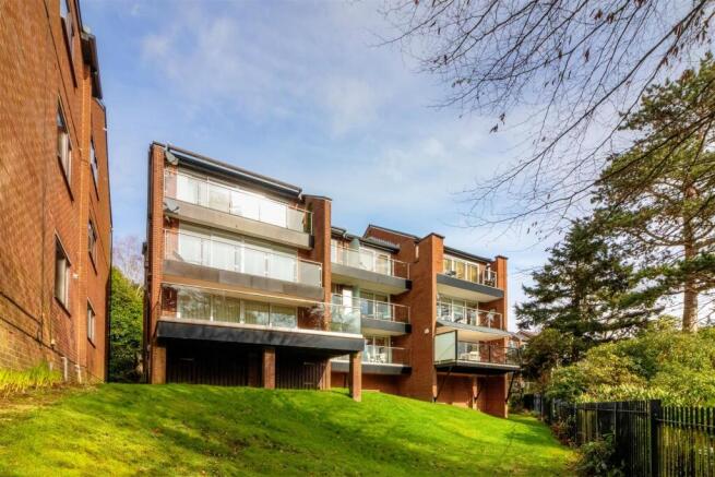 3 bed Apartment for sale Image 5