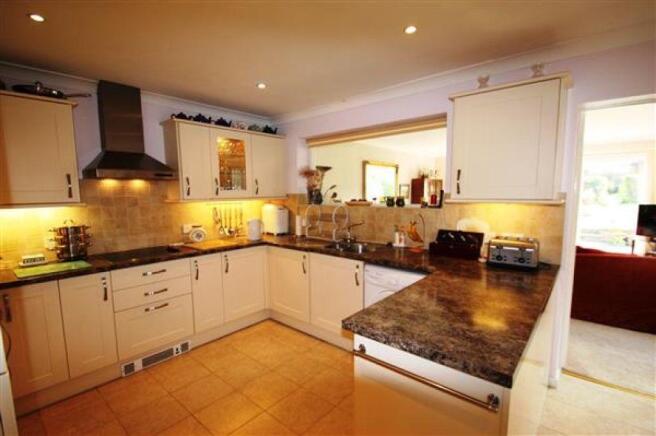 kitchen/breakfast...