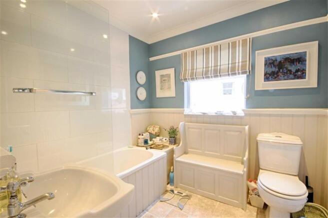 FAMILY BATHROOM