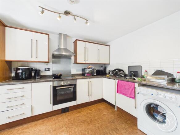 2 bed Flat for sale Image 6