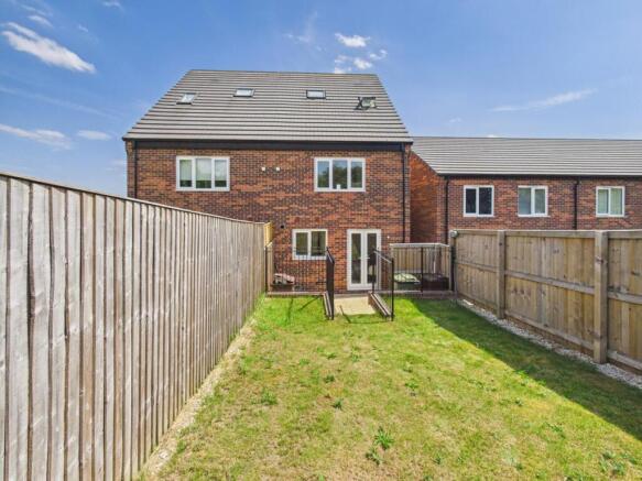 3 bed Semi-Detached for sale Image 4