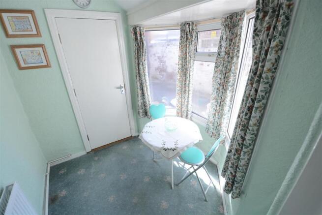 Small 'lean-to' lobby/breakfast room