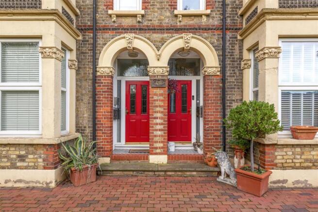 Flat 5, 123 London Rd, HP11 1BT-14.jpg