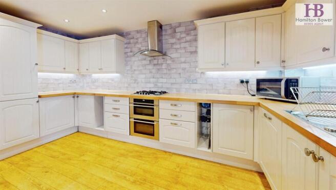 4 bed House for sale Image 12